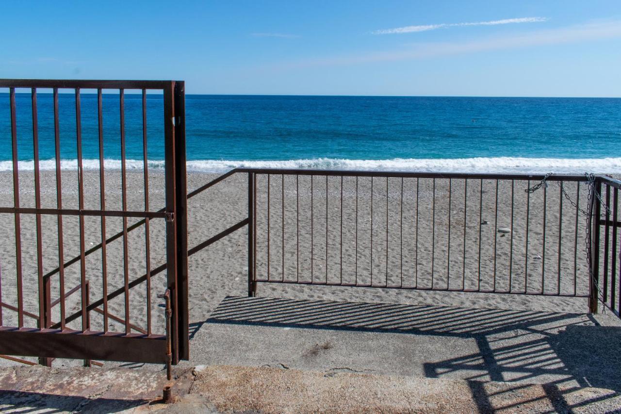 Beach House Acquamarina Letojanni Luaran gambar