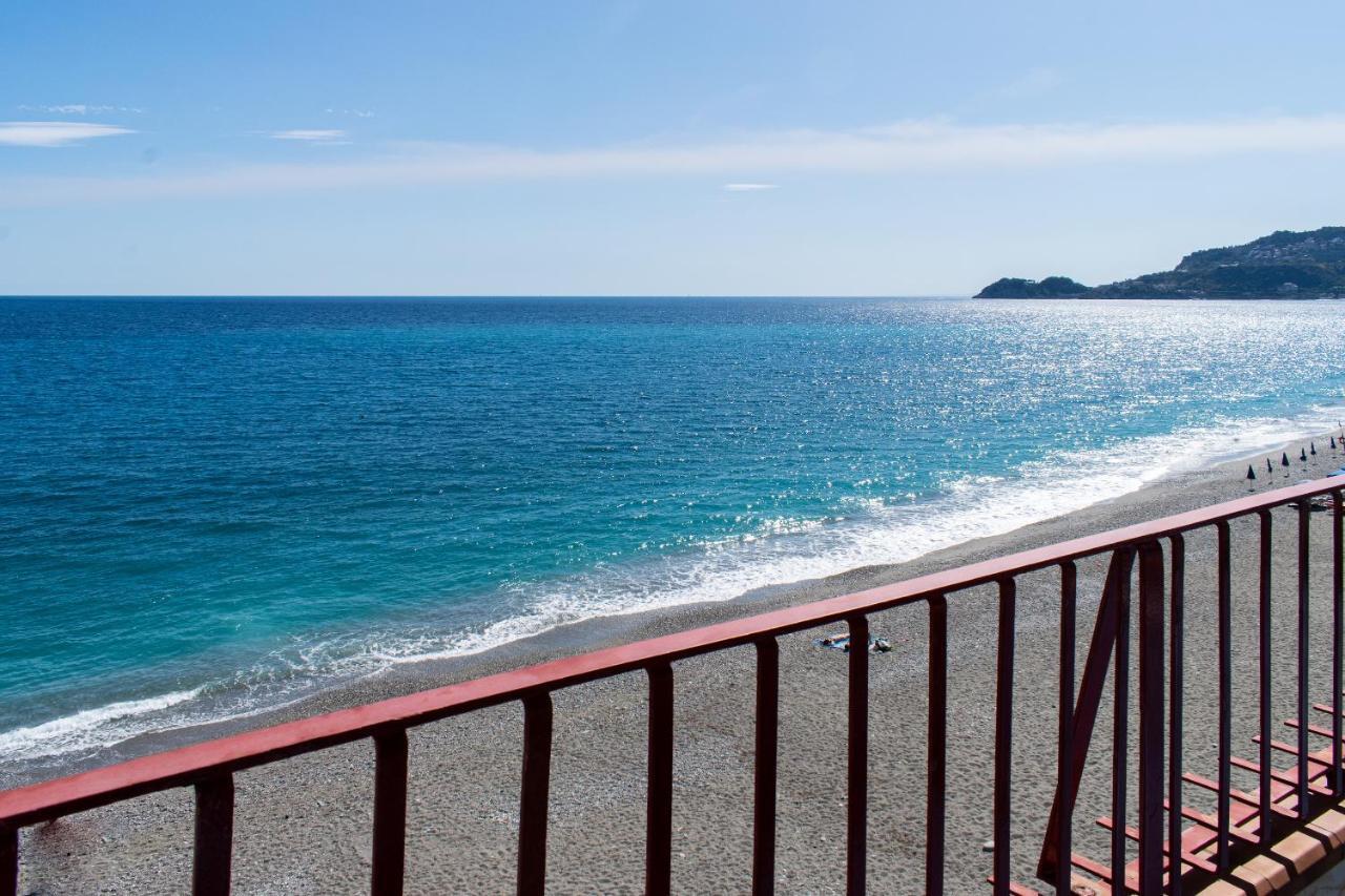 Beach House Acquamarina Letojanni Luaran gambar
